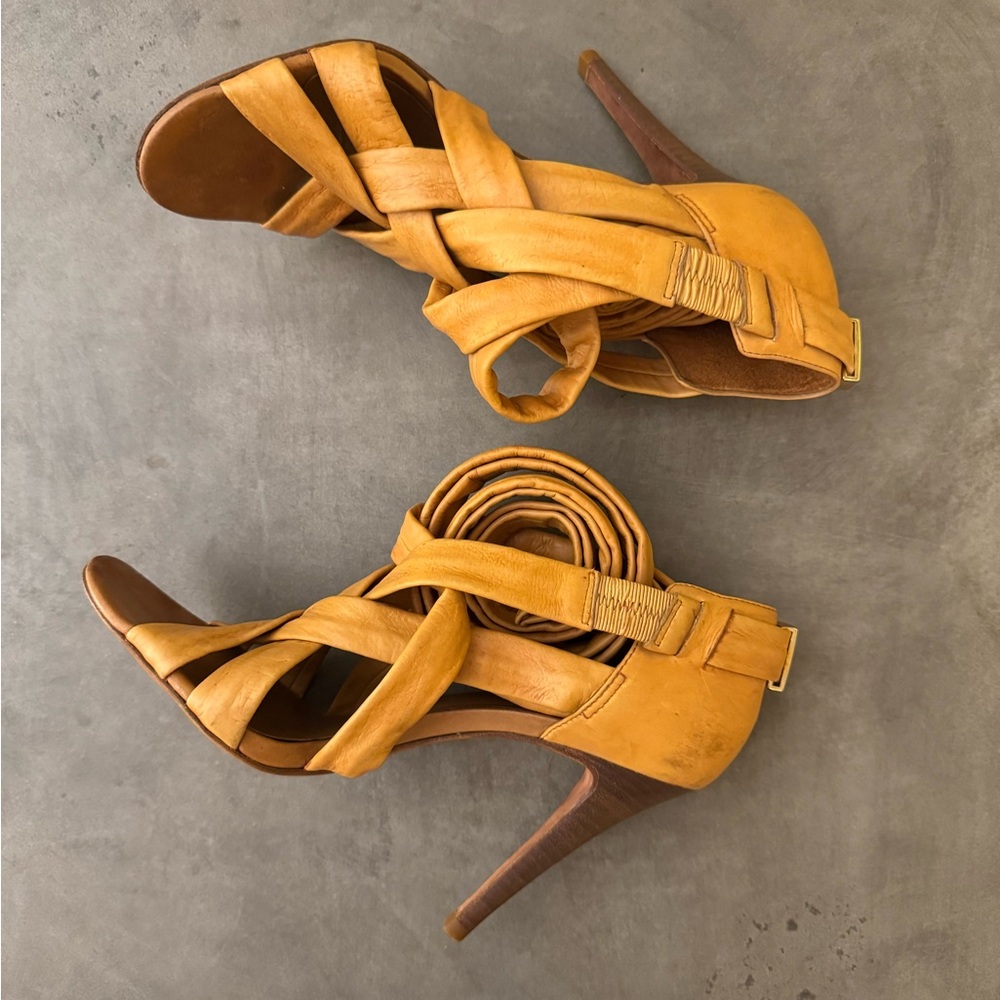 Tory Burch Lounge Wrap-Up Heel - Picture 3 of 16